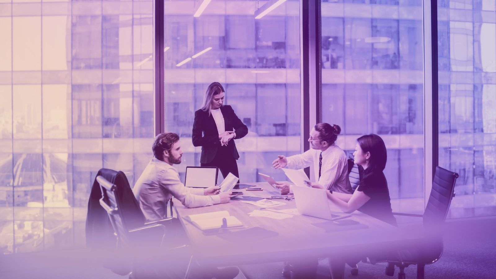 Dirigeants et équipes techniques réunis autour d’une même table